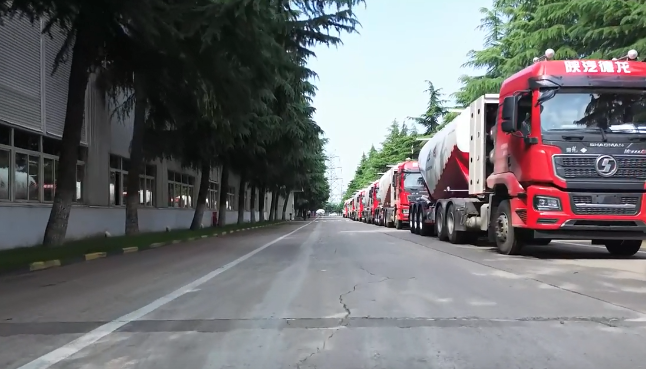 大單!100臺#粉罐半掛車 陸續(xù)發(fā)車，震撼#航拍