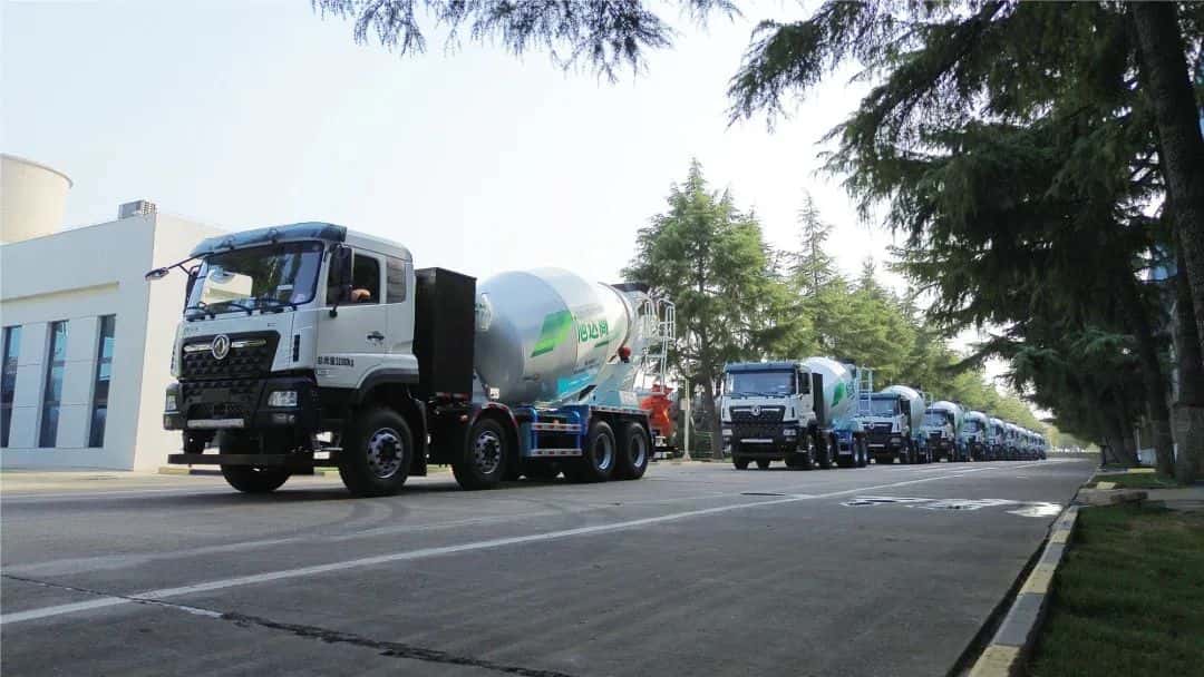 馭風(fēng)而行，中集車輛15臺新能源攪拌車駛?cè)牒?，繪就荊楚生態(tài)長卷